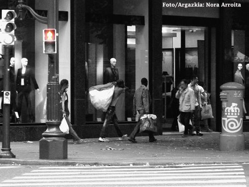 calcuta-ondoan-flujos-migratorios-05 «¿Otro mundo es posible?» Foto «paralela» de N Arroita.