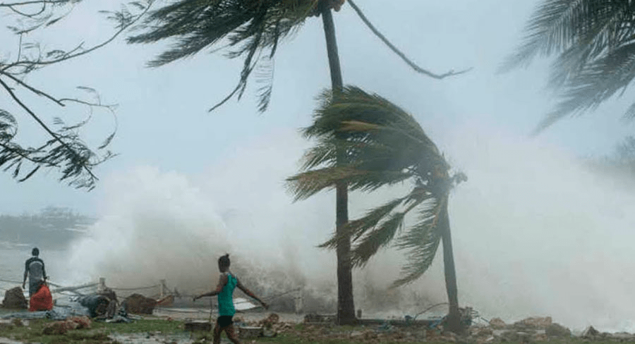 imagen de los efectos de un cliclon en india para la sección de emergencias en portada de Calcuta Ondoan