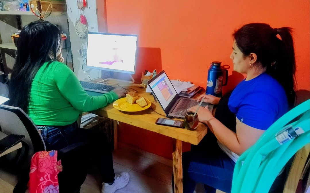 proyecto-fortalecimiento-mujeres-activando-08 2 mujeres integrantes del proyecto